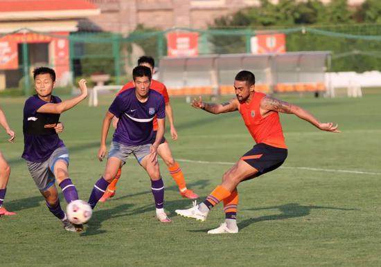 开云官网-津门虎热身赛2比4不敌泰山 昔日国青队长即将加盟